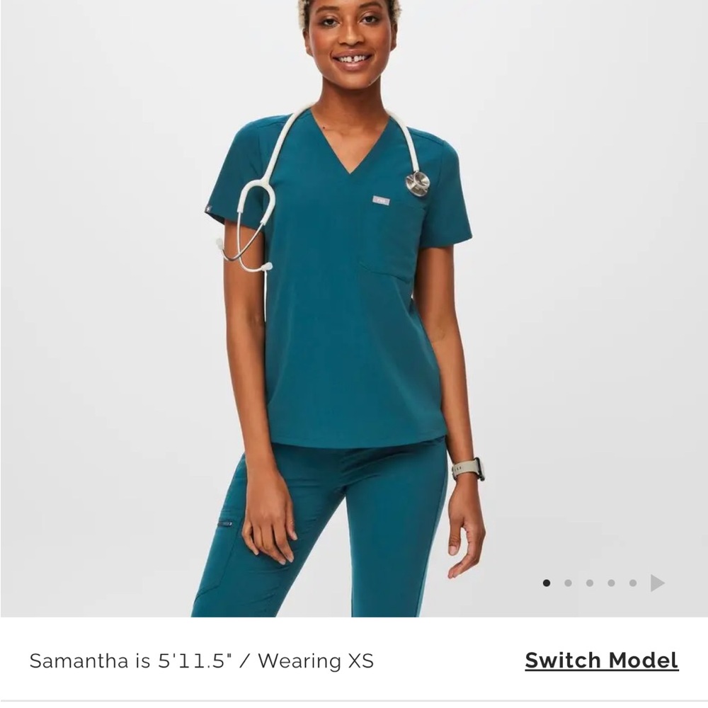 Catarina One-Pocket Scrub Top
